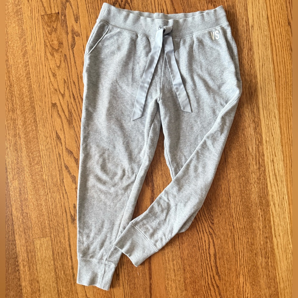 Victoria’s Secret gray sweatpants. With silk drawstring. Size M.